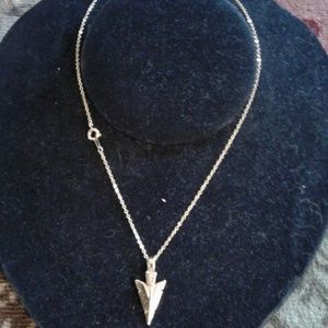 Ladies 18in Necklace w/sm Sharks Tooth Pendant(NWOT)